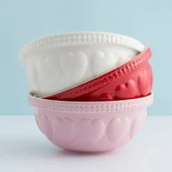 Mason Cash Hearts Mixing Bowl 29cm -Victorinox Sales Mason Cash Hearts Mixing Bowl Cream Lifestyle 4 2000px